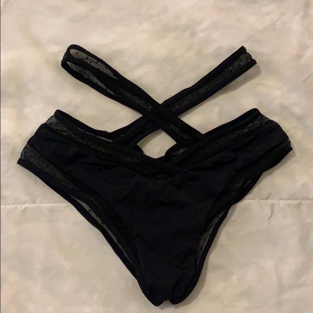 Super fly honey crisscross pole shorts